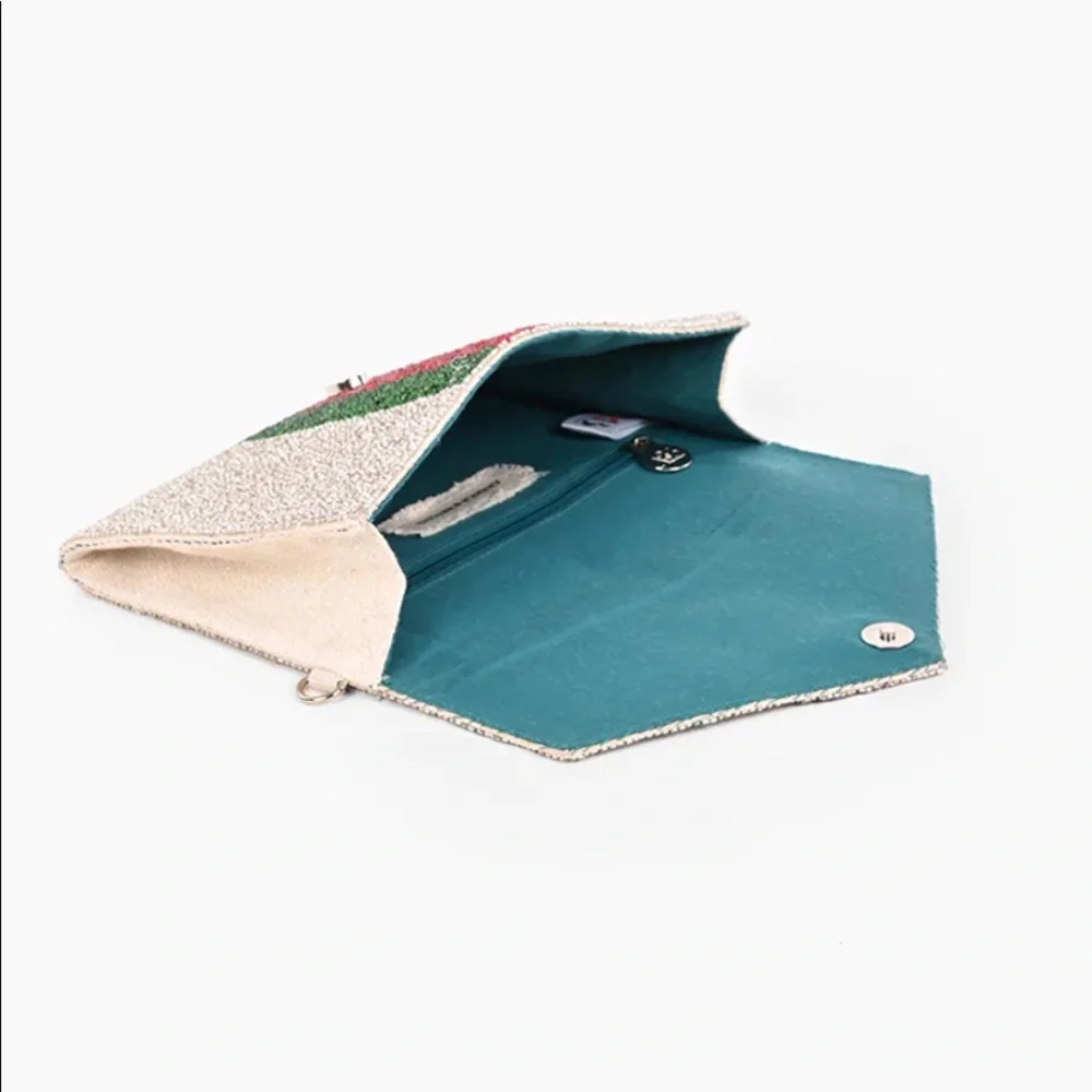 America & Beyond Oscar Winning Clutch - Picture 5 of 7